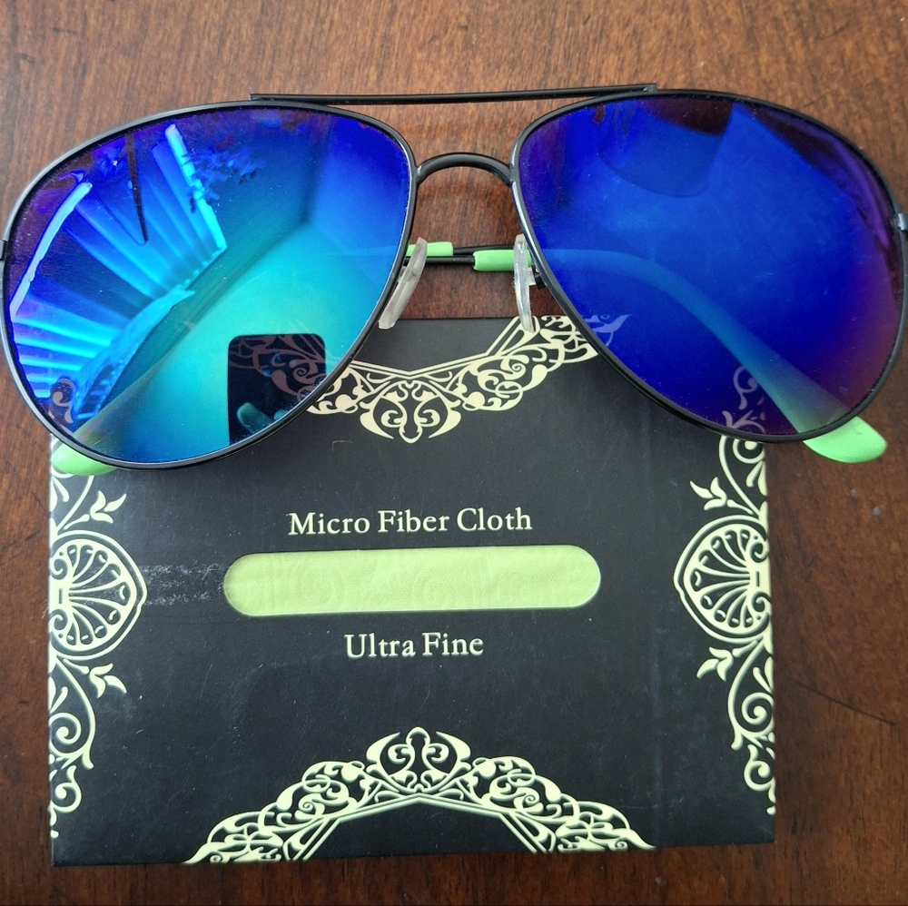 Men's Safilo Luxury Polarized Sunglasses with Ultra Fine Micro Fiber Cloth.